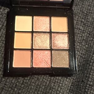 Glamorous Eyeshadow Palette with Peach and Gold Hues Rose’ Rendezvous